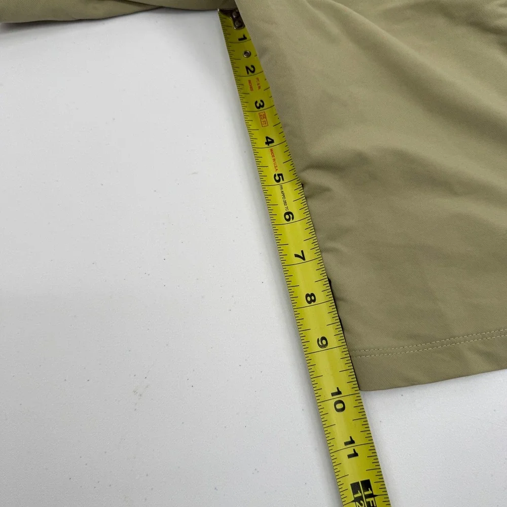 Under Armour Cargo Shorts Boys Youth XL Khaki Tan Performance Golf 1350178